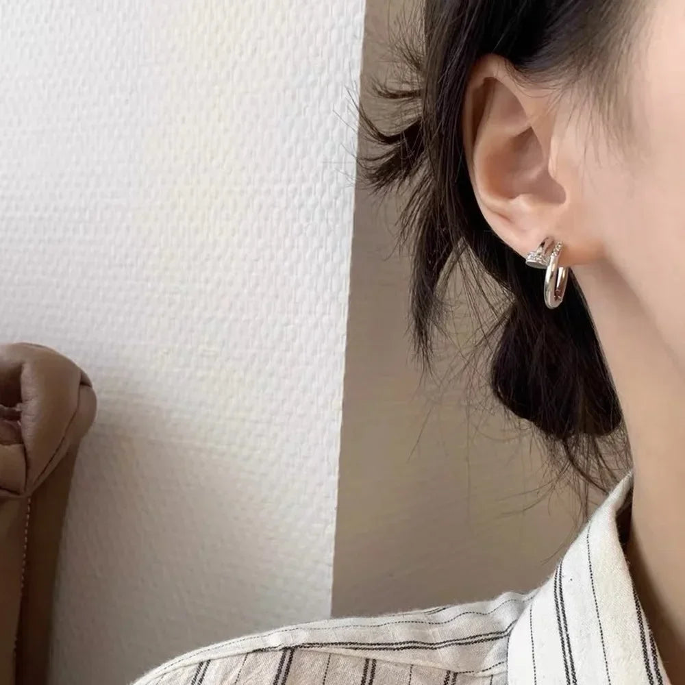 Silberfarbene Zirkon-Nagel-Rundohrringe für Frauen Minimalistischer Trendiger Modeschmuck Glänzende Accessoires