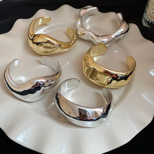 Gedrehter Armreif für Damen – Zeitloses Design