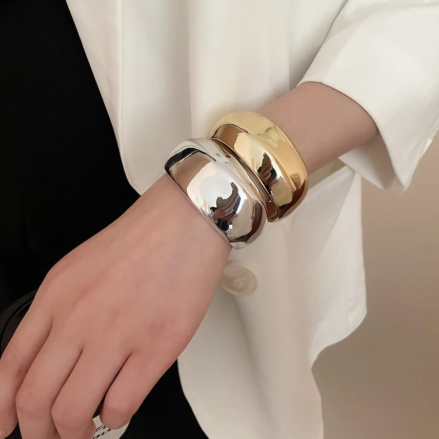 Gedrehter Armreif für Damen – Zeitloses Design