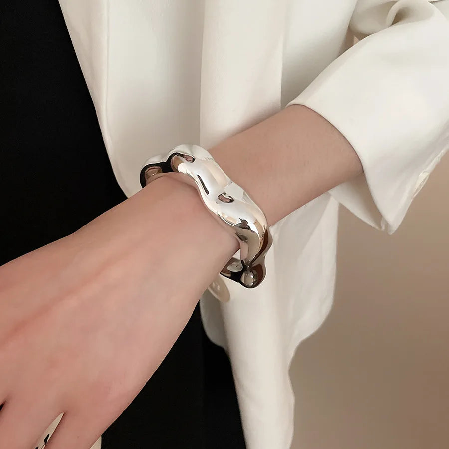 Gedrehter Armreif für Damen – Zeitloses Design
