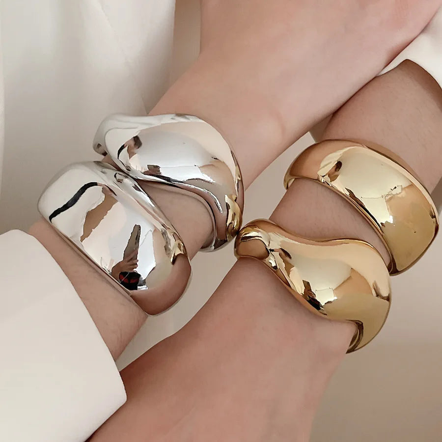 Gedrehter Armreif für Damen – Zeitloses Design