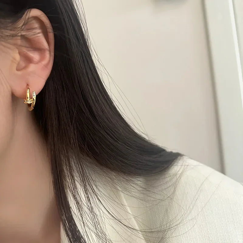 Silberfarbene Zirkon-Nagel-Rundohrringe für Frauen Minimalistischer Trendiger Modeschmuck Glänzende Accessoires