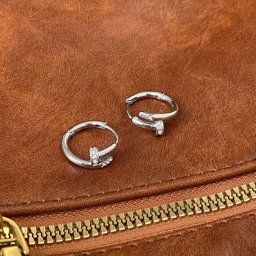 Silberfarbene Zirkon-Nagel-Rundohrringe für Frauen Minimalistischer Trendiger Modeschmuck Glänzende Accessoires