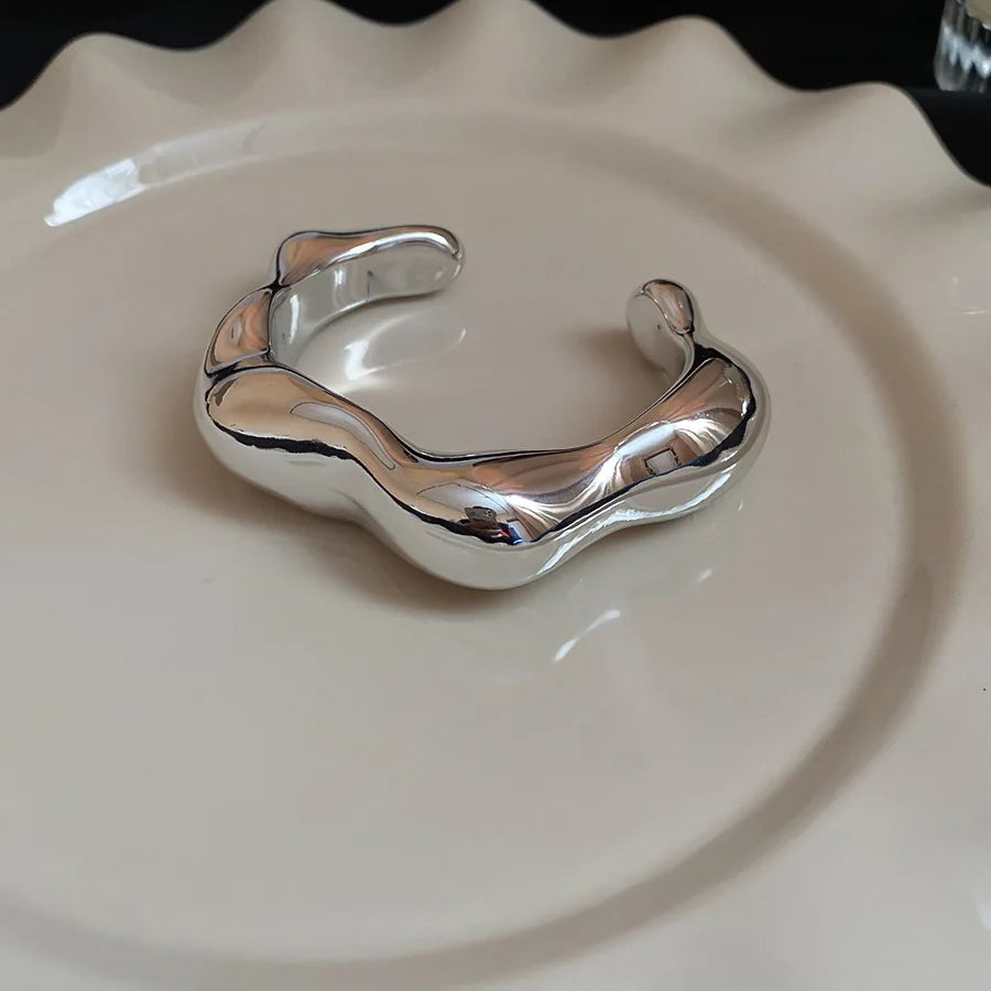 Gedrehter Armreif für Damen – Zeitloses Design