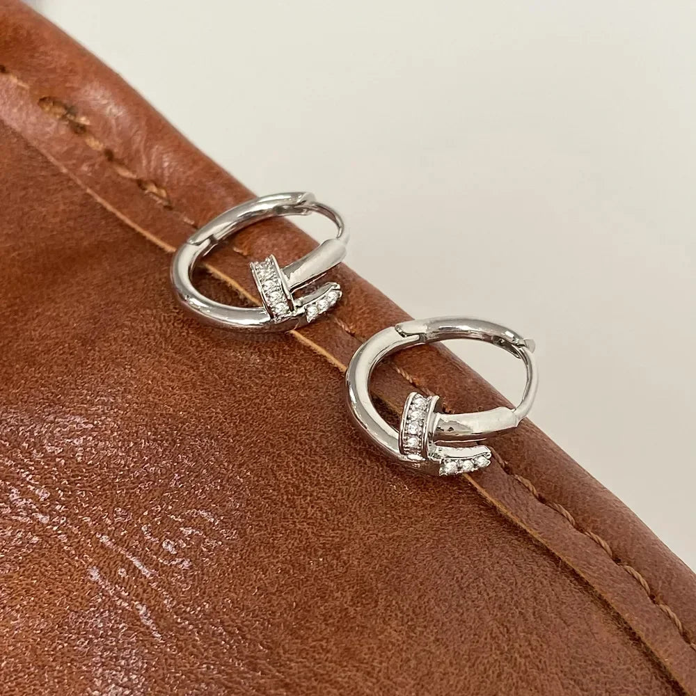 Silberfarbene Zirkon-Nagel-Rundohrringe für Frauen Minimalistischer Trendiger Modeschmuck Glänzende Accessoires
