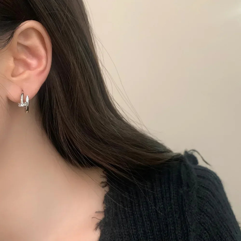 Silberfarbene Zirkon-Nagel-Rundohrringe für Frauen Minimalistischer Trendiger Modeschmuck Glänzende Accessoires